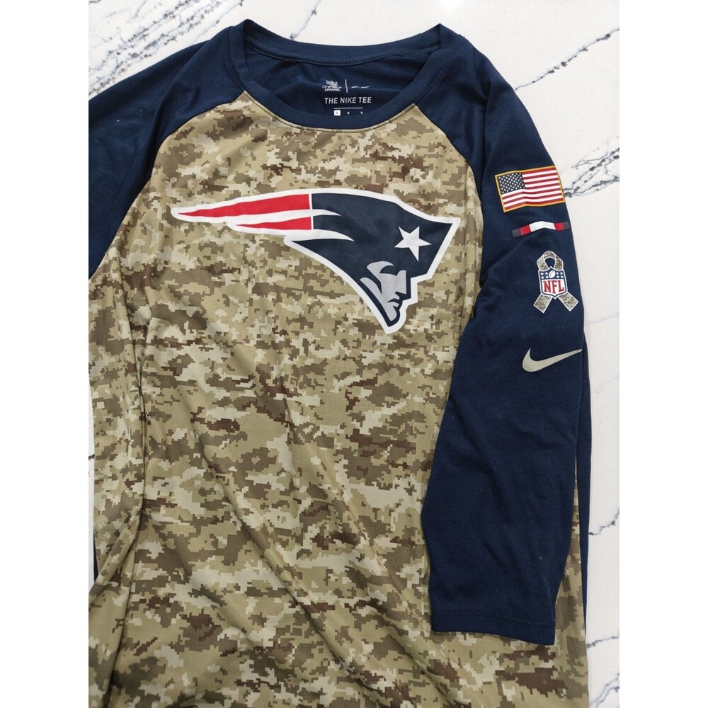 Nike New England Patriots Salute To Service Camo DriFit Long Sleeve Shirt Medium